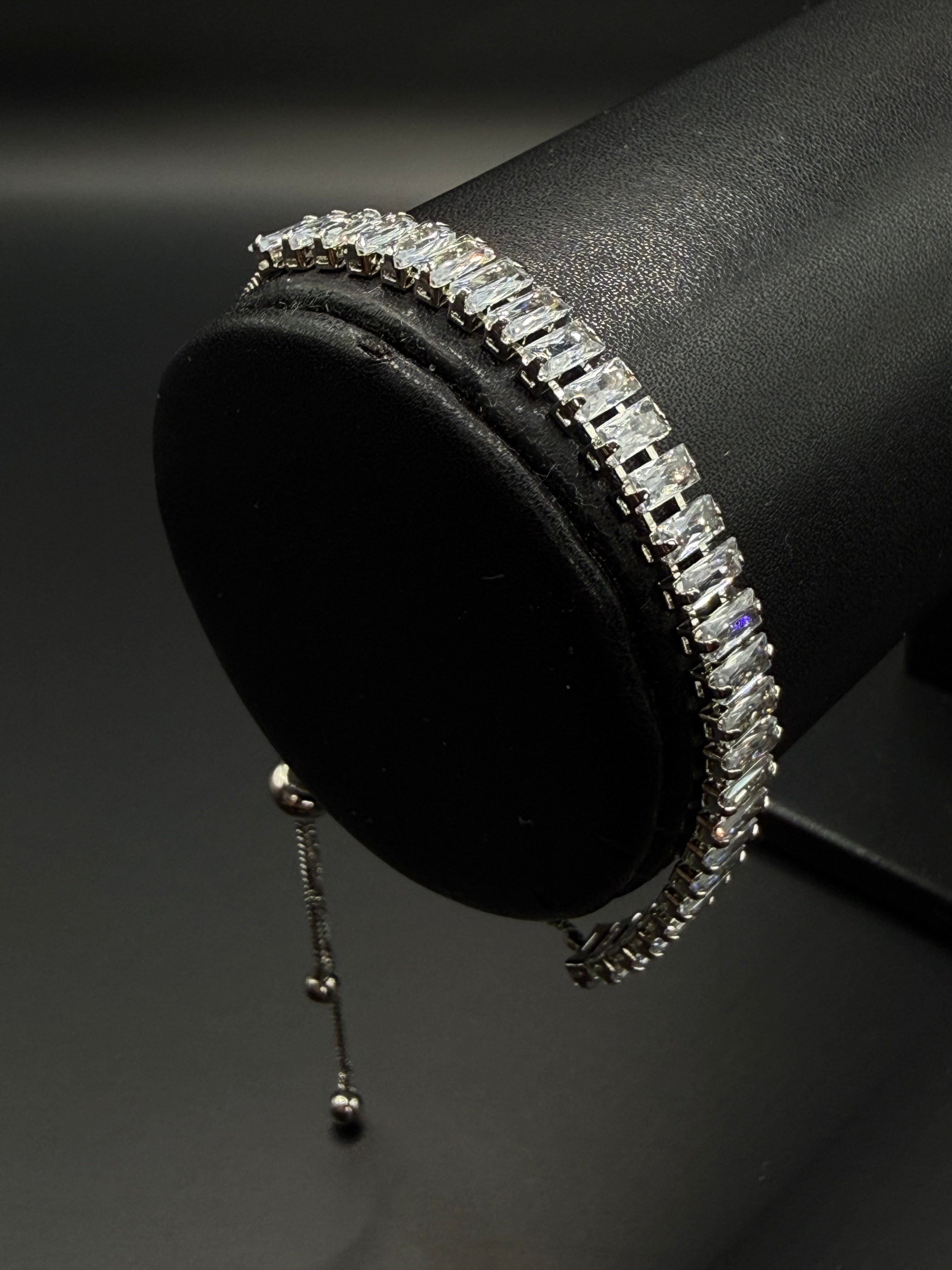 Pulso Baguette Ajustable Zirconias Plateado